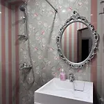 Shebbi Chic דירה *